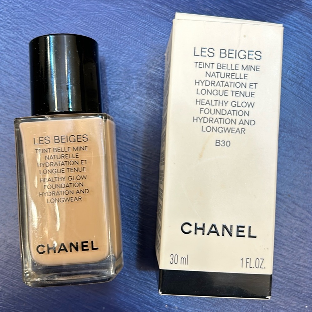Chanel Les Beiges Healthy Glow Foundation B30 New with box never used